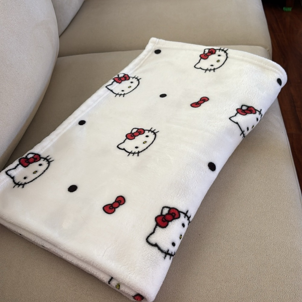 Hello Kitty Plush Throw Blanket - Adorable White with Red Bows